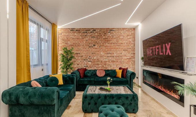 Bucharest City-Centre Apartment | Luxury & Comfort: Smart 2BR-Apt at Unirii Square