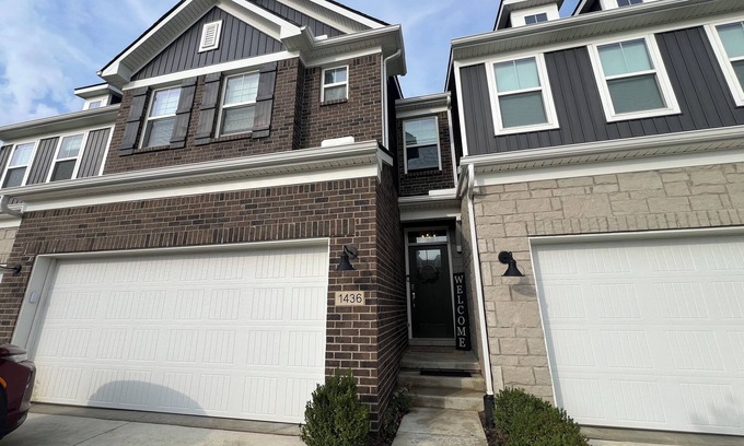 Milford Condo | LUXURY Comfy Condo in Charming Milford