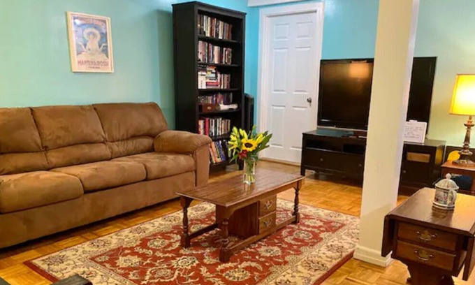 East Norwich House | Luxury Condo Apt. for 4: Persons: w/ Pvt. Entrance