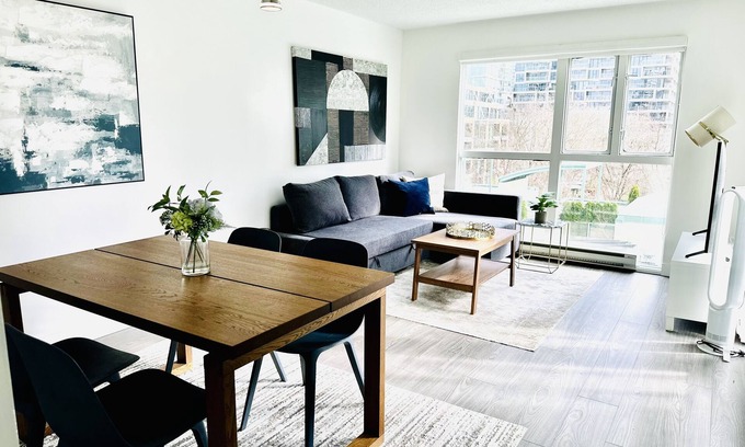 Davie Village Apartment | Luxury Condo in Yaletown steps from the ocean