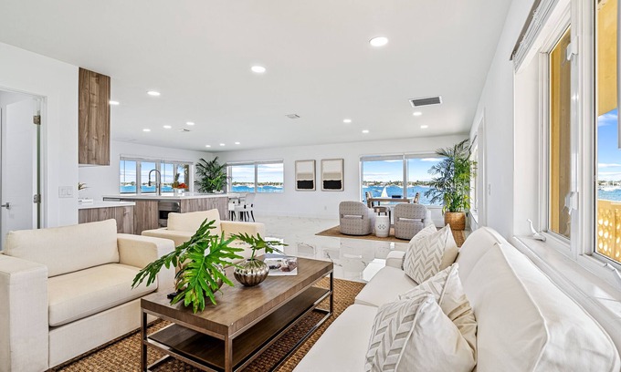 Palm Beach - West Palm Beach Condo | Luxury condo with stunning intracoastal water views, near downtown West Palm Bch