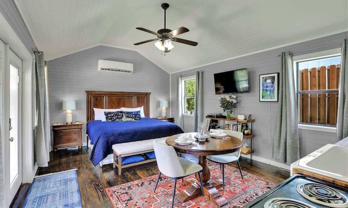 Fredericksburg House | Luxury Cottage in Wine Country!