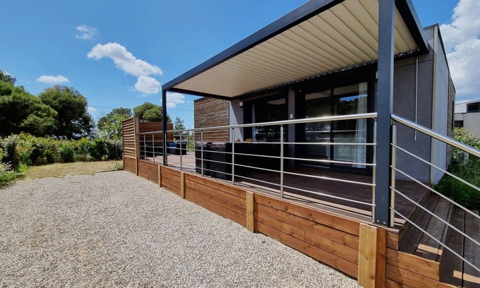 Olonzac House | Luxury cottage with shared pool next to lake