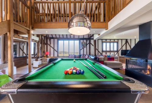Faversham House | Luxury, countryside barn conversion with Hot tub