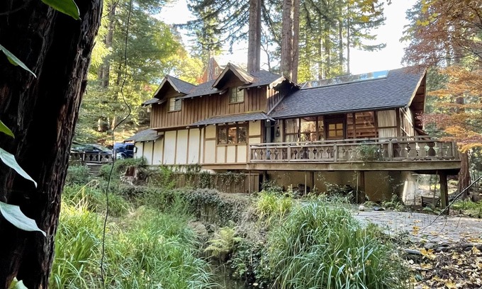Mill Valley House | Luxury Creekside Cottage , nestled under the redwoods. Walk to everything!