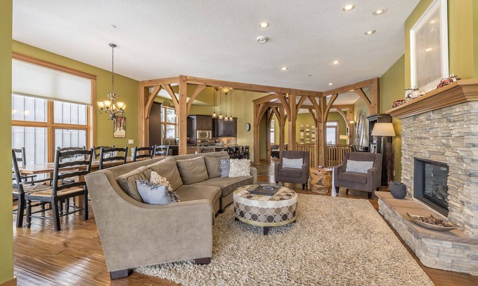 Silver Star Mountain Ski Chalet | Luxury duplex on The Ridge, incredible views, hot tub and ski storage!