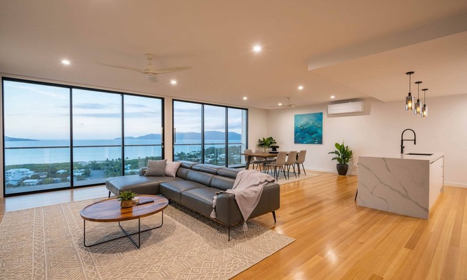 Castle Hill Villa | Luxury Escapes Townsville Villa A