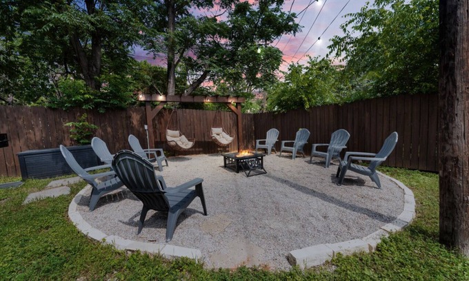 Fort Worth House | Luxury Family Friendly Home | 6 Queen Beds
