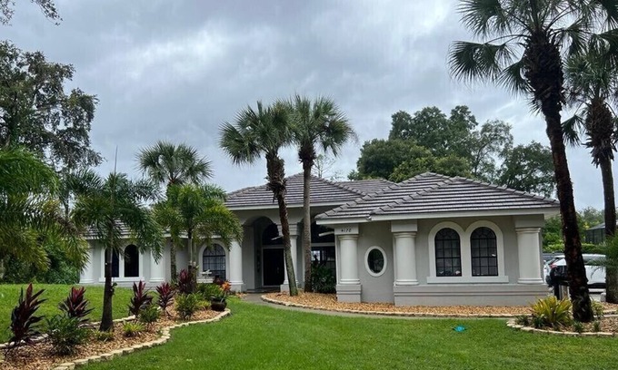 Orlando Boat Rental | Luxury Family House