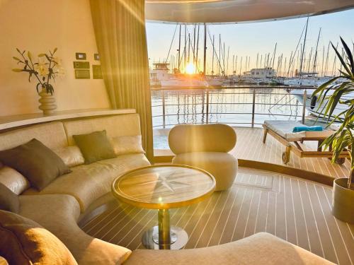 Split Boat Rental | Luxury Floating Apartment - Amor