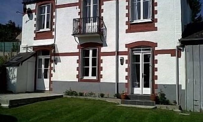Josselin House | Luxury Gite In The Historic Josselin Centre Facing Impressive Medieval Chateau