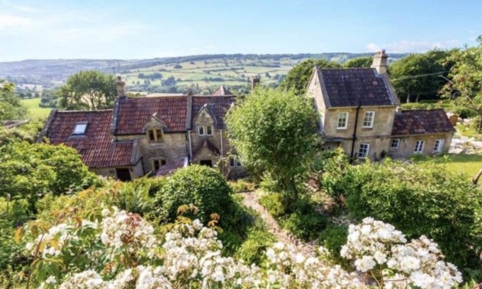 Claverton House | Luxury historic cottage with spectacular views - close to Bath