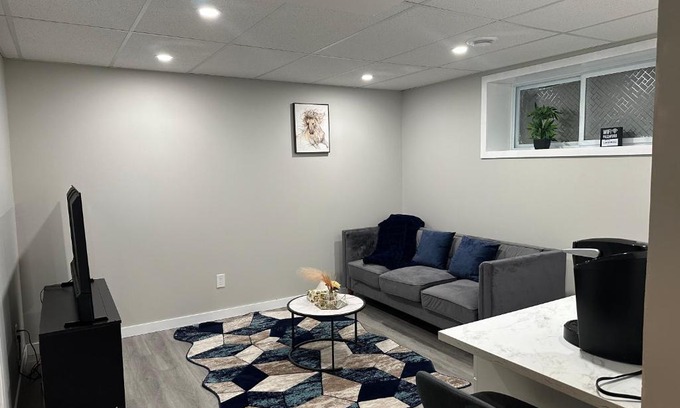 Transcona Apartment | Luxury-Home Away from Home with Private Entrance