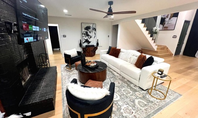 Lake Highlands House | Luxury Home w Pool, Open Kitchen, Poker Room & More