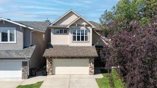 Panorama Hills House | Luxury Home with 5 BR, 9 Beds, 4BA, sleep 12, AC, Crib