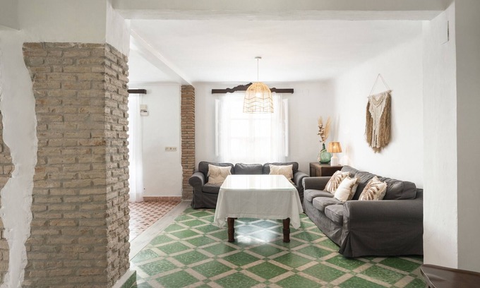 Illora Villa | Luxury House in Íllora - 6 Bedrooms, Terrace, Wi-Fi