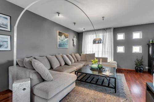 Grafarvogur House | Luxury House with Ocean View