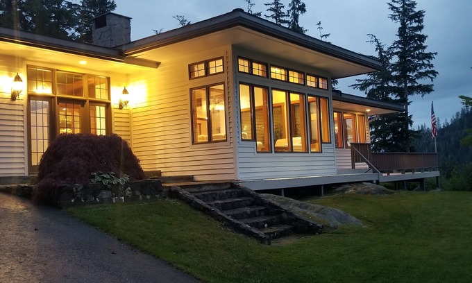 Wrangell House | Luxury House with wrap around deck on Mt. Dewey