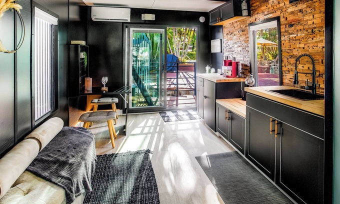 Key West Boat Rental | Luxury Houseboat, 1BD WiFi & AC Oasis @ The Perry, Key West