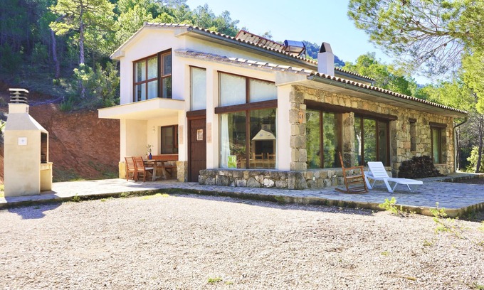 Valderrobres House | Luxury in the mountains - with a crystal-clear lake