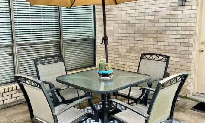 Barker House | Luxury, King Suite & Extras! Gameroom-Office-Gym