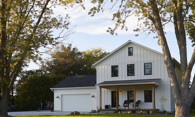 Effingham House | Luxury Lake Front Modern Farmhouse with GIANT Boat Dock!