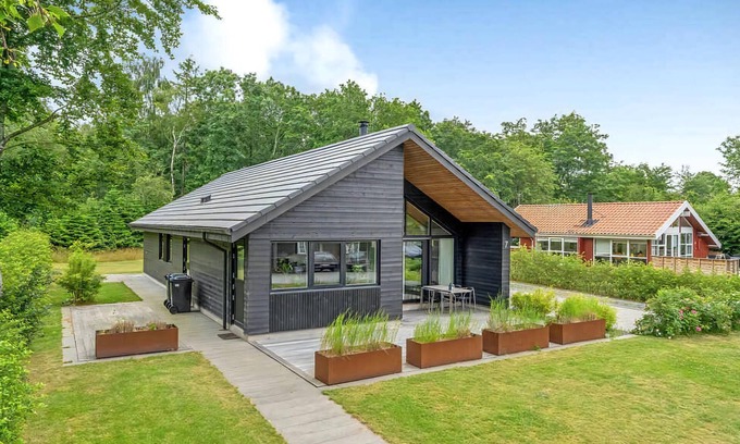 Sunds House | Luxury lake house with activities for all