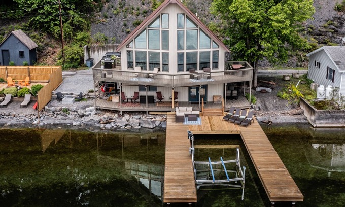 Town of Ledyard House | Luxury Lakefront Retreat | Huge Dock!