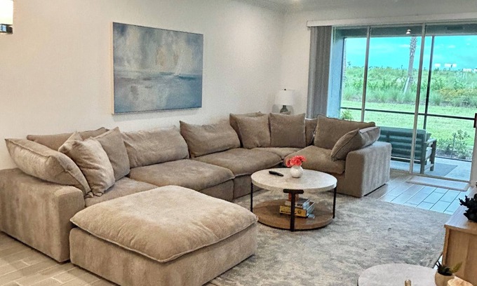 Biggar Condo | Luxury Lakeside Retreat in a Great Location-Unlimited Amenities