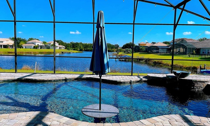 Kissimmee House | Luxury Lakeside Vacation Home: Valleyview Manor