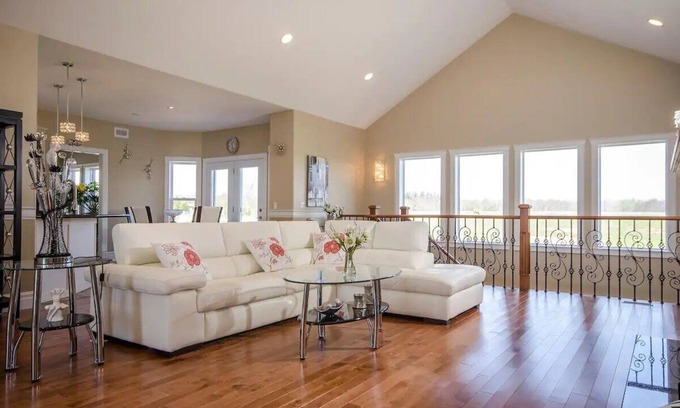 Carrying Place House | Luxury Lakeview Villa: Gateway to Winery Paradise
