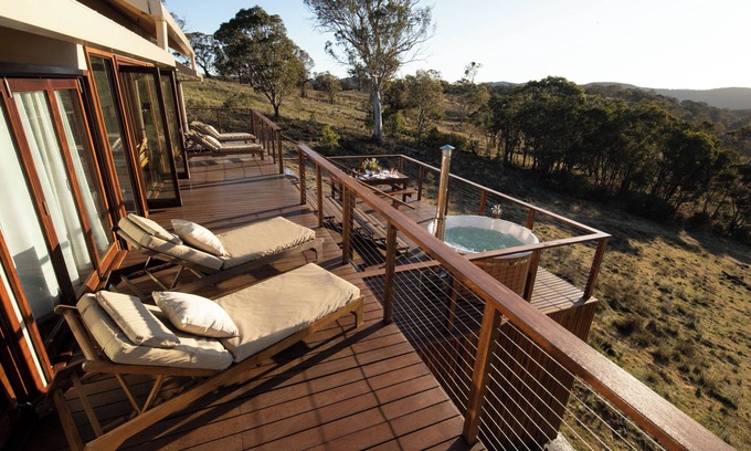 Capertee House | Luxury Lodge near Blue Mountains, Stunning, Spacious, mountain and river access