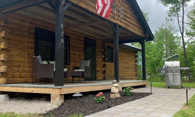 Bartlett Cabin | Luxury log cabin in Bartlett, perfect for family or friends in the White Mtns