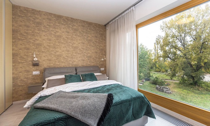 Karlin Apartment | Luxury modern flat on the river bank with parking