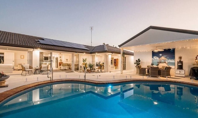Mooloolaba House | Luxury Mooloolaba Retreat with Spa and Pool