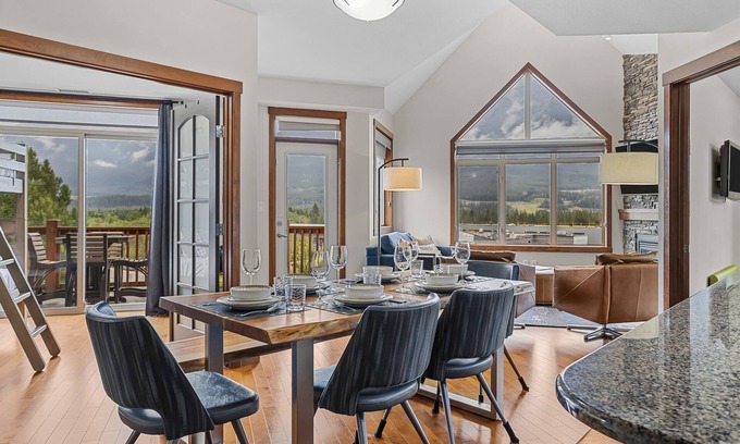Canmore Condo | Luxury Mountain View Penthouse - Sleeps 8 | Resort Perks!