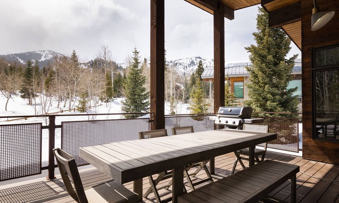 The Timbers Villa | Luxury Mountain Villa, Walk to Ski Lifts, Stunning 360 Degree Views!