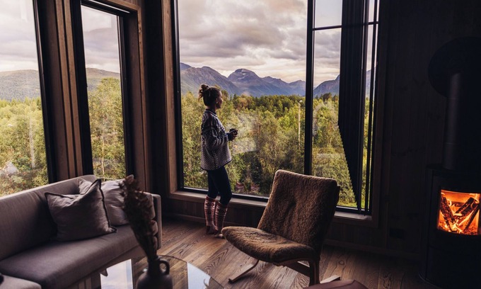 Møre og Romsdal Apartment | Luxury Nordic Suite with Private Sauna and Panoramic Mountain Views