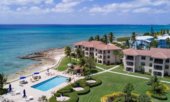 Seven Mile Beach Apartment | Luxury Ocean View Oasis on 7 Mile Beach