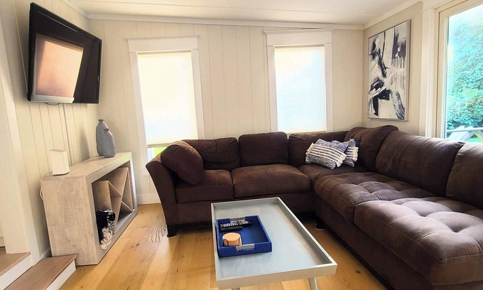 West Yarmouth Cottage | Luxury on the cape, Private beach , central a/c, outdoor shower