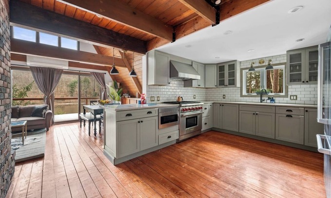 Monticello House | Luxury on the Lakefront
