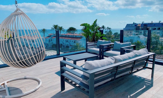 Denia Apartment | Luxury penthouse on the beach with pool - holaVivienda