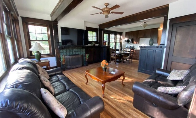Point Breeze Apartment | Luxury Point Breeze with Off-street Parking