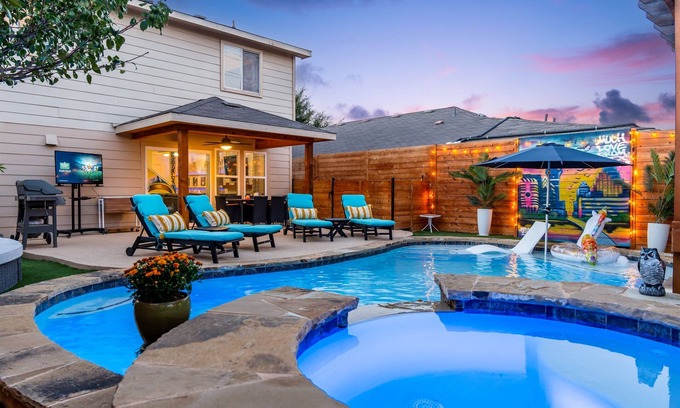 Montopolis House | Luxury Pool & Spa Oasis | 5mi to Downtown ATX
