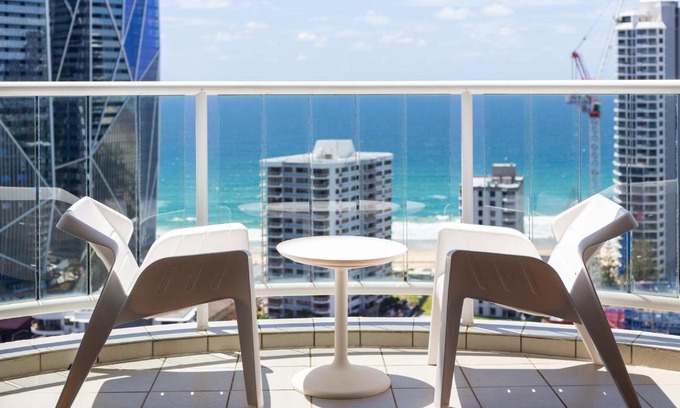Surfers Paradise Hotel | Luxury Privately Owned Ocean View Studio O4KS Gold Tower