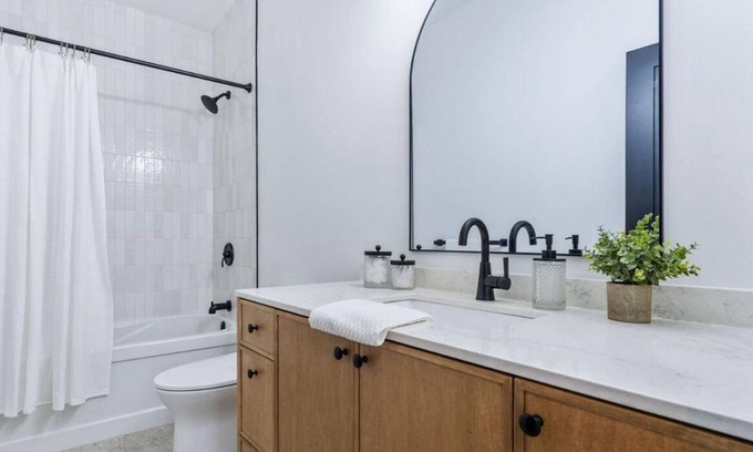 Grand Bend House | Luxury rental steps to the beach