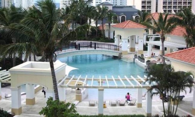 Surfers Paradise Apartment | Luxury Resort Chevron Renaissance in the heart of Surfers Paradise