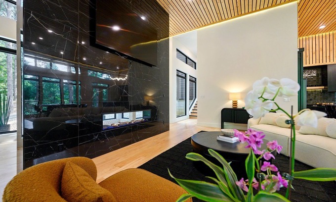 Hochatown Cabin | Luxury Retreat at Modern Vue Cabin in Hochatown, Oklahoma
