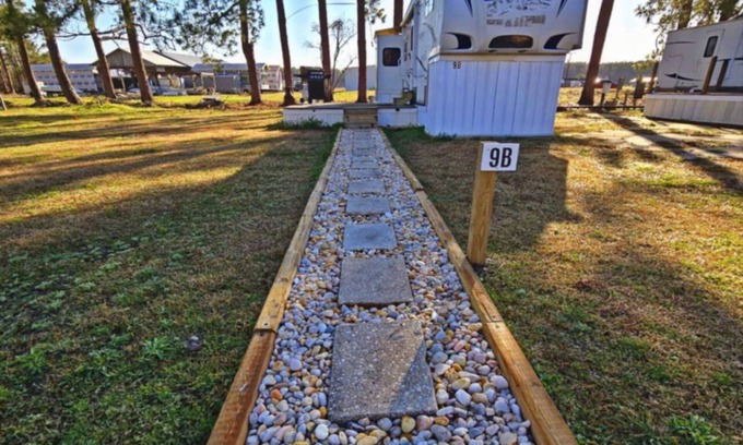 Peletier House | Luxury RV only 3 miles to the Beach, 20 miles to Lejeune and Cherry Point