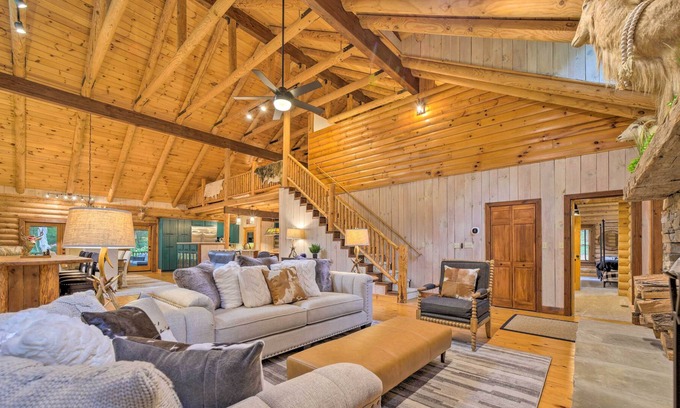 Sapphire Cabin | Luxury Sapphire Getaway w/ Deck + Game Room!